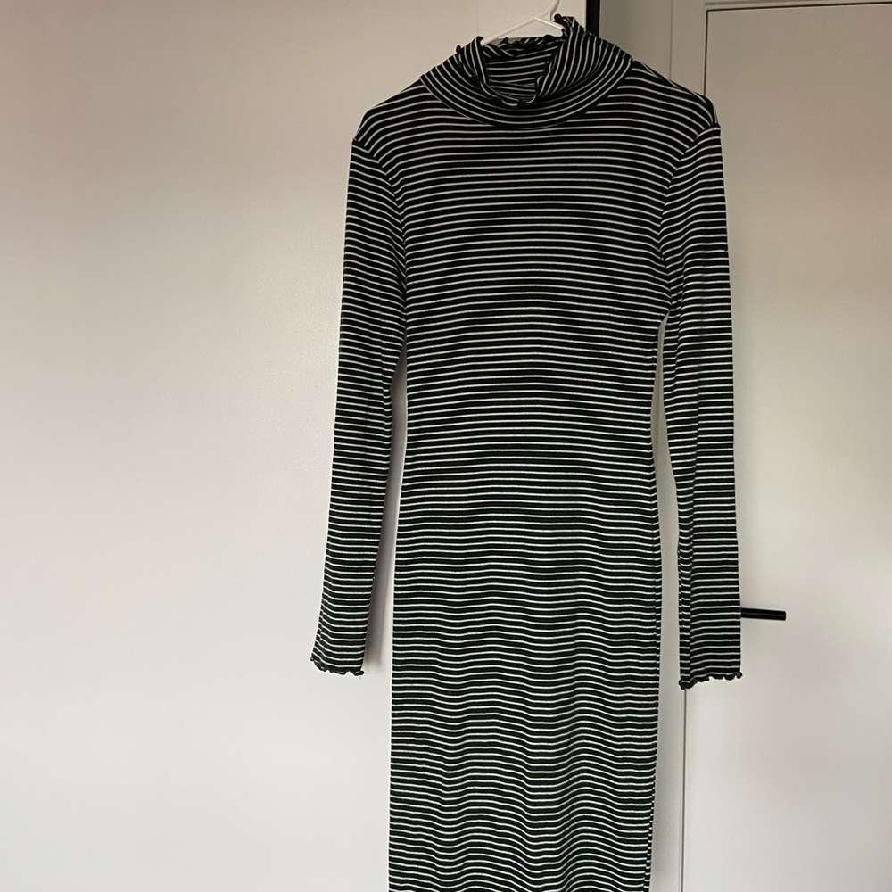 Heart & Hips Green and White Striped Turtleneck Midi Dress – Ribbed Knit (L)
